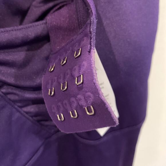 Athleta Womens purple tank with rouching and built-in bra small - Picture 7 of 9